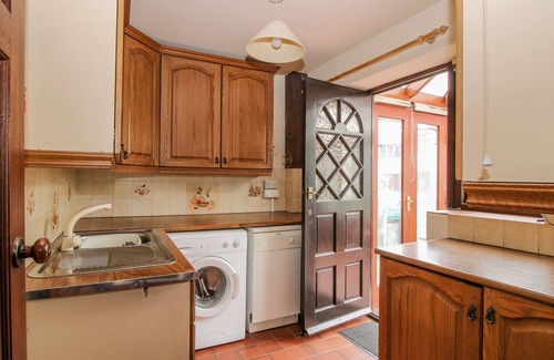 Hyssington Cottage | OWLBURY HALL BARN, pet friendly, with hot tub in Bishop's Castle
