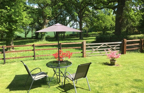 Farley Cottage | Owls Lodge - a peaceful retreat for two