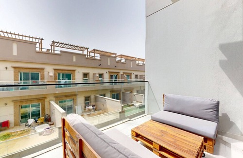 Jumeirah Village Apartment | Oxford Boulevard - Vibrant Studio in JVC