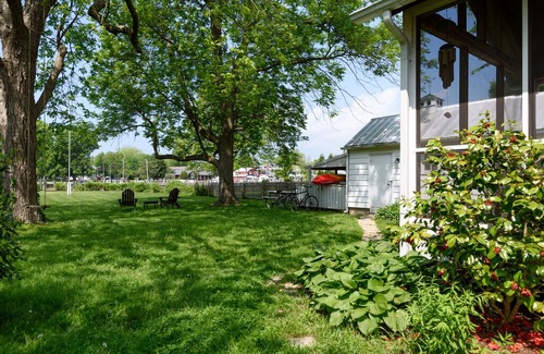 Oxford Cabin | Oxford Waterfront Cottage-Walk to Town, Kayak, Dock, and Bikes