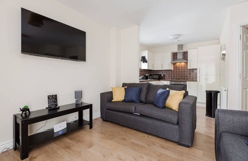 Preston House | Oxheys House | 5 Bedrooms Contractors Parking