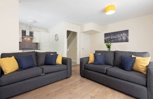 Preston House | Oxheys House | 5 Bedrooms Contractors Parking