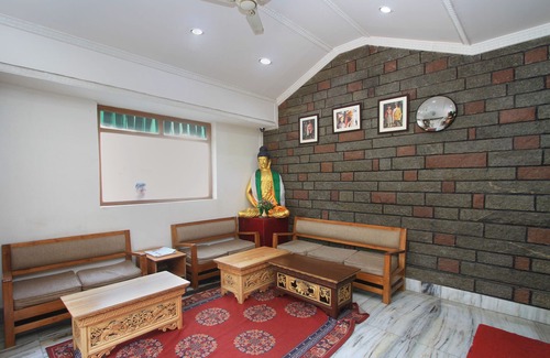 Stage 1 Hotel | OYO 10346 The Himalayan Inn