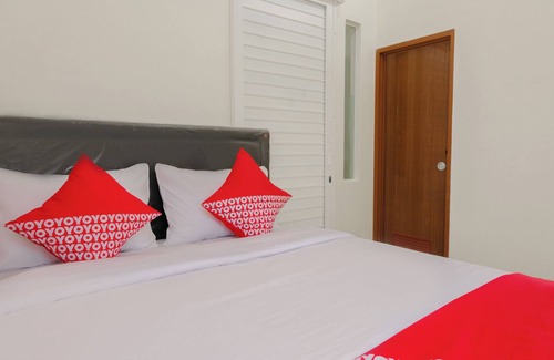 Jember Hotel | OYO 1247 Antosa Family Residence