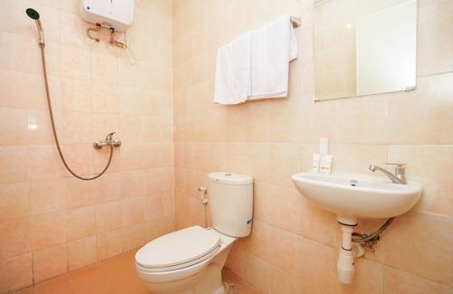 Surabaya Hotel | OYO 1281 Home Stay 83