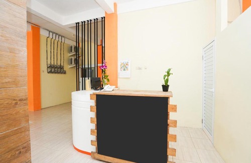 Waru Hotel | OYO 1367 Banuwa Residence Syariah