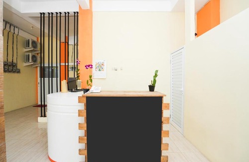 Waru Hotel | OYO 1367 Banuwa Residence Syariah
