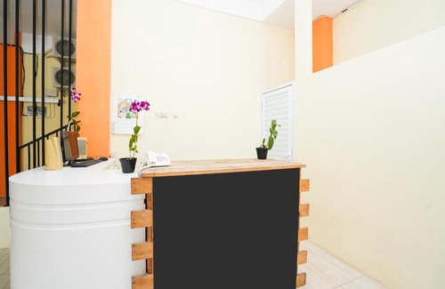 Waru Hotel | OYO 1367 Banuwa Residence Syariah