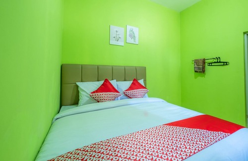 West Cirebon Hotel | OYO 1399 Cemara Residence Syariah