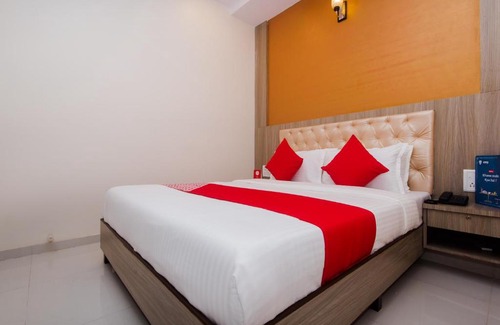 Santacruz Hotel | OYO 14056 Golden Arch