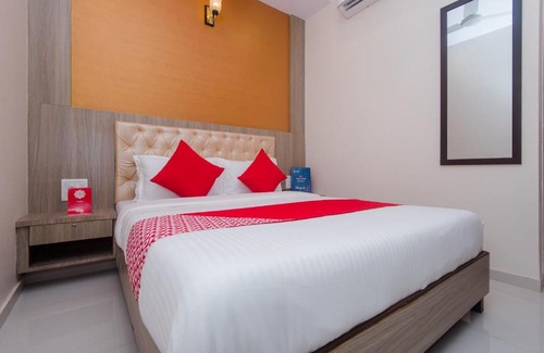 Santacruz Hotel | OYO 14056 Golden Arch