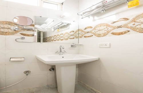 Pitampura Hotel | OYO 14728 Manan Residency