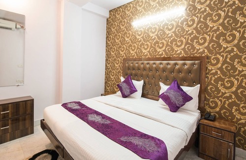 Pitampura Hotel | OYO 14728 Manan Residency