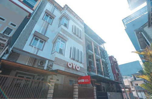 Kebon Kacang Hotel | OYO 150 Harmoni Residence