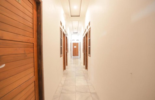 Kebon Kacang Hotel | OYO 150 Harmoni Residence