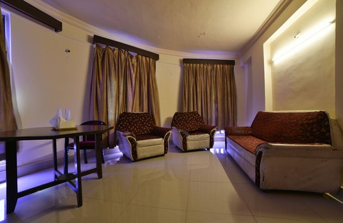 Lakdi Ka Pul Hotel | OYO 16018 Rainbow Saphire
