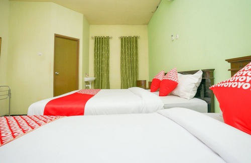 Probolinggo Hotel | OYO 1639 Penginapan Anggrek Syariah 1