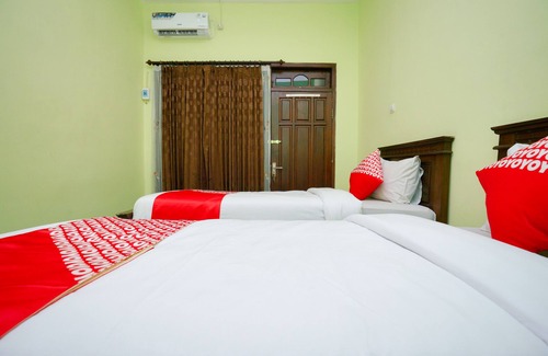 Probolinggo Hotel | OYO 1639 Penginapan Anggrek Syariah 1