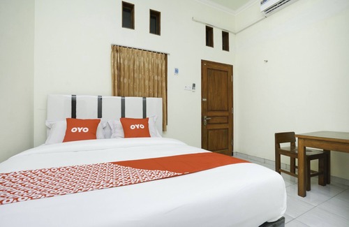 Probolinggo Hotel | OYO 1642 Penginapan Anggrek Syariah 2