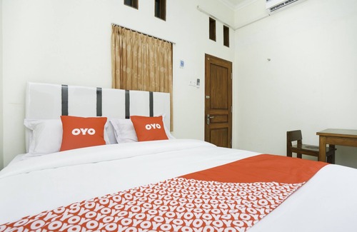 Probolinggo Hotel | OYO 1642 Penginapan Anggrek Syariah 2