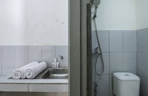 Karawang Hotel | OYO 1717 Wisma Fisio Syariah