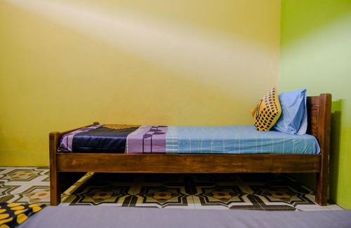 Madiun Hotel | OYO 1773 Ilyasa Family