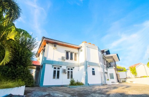 Pekanbaru Hotel | OYO 1905 Davonsa Homestay Syariah
