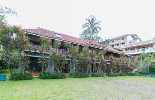Jambelaer Hotel | OYO 1924 Hotel Rafflesia