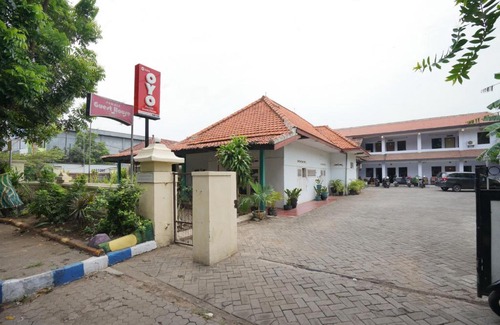 Probolinggo Hotel | OYO 2003 Female Guest House