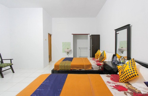 Kalipuro Hotel | OYO 2042 Zam Zam Family Syariah