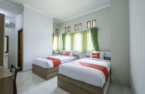 West Cirebon Hotel | OYO 2072 Wisma Teratai
