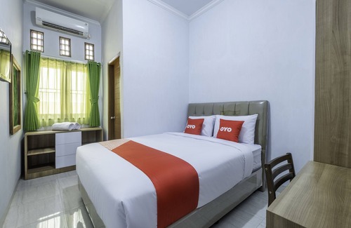 West Cirebon Hotel | OYO 2072 Wisma Teratai