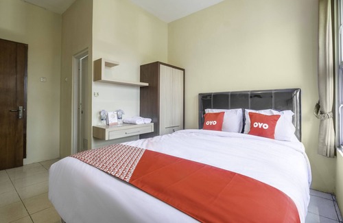 West Cirebon Hotel | OYO 2132 Pondok Avicenna
