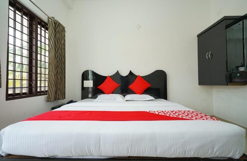 Adimaly Hotel | OYO 23388 Fathima Residency