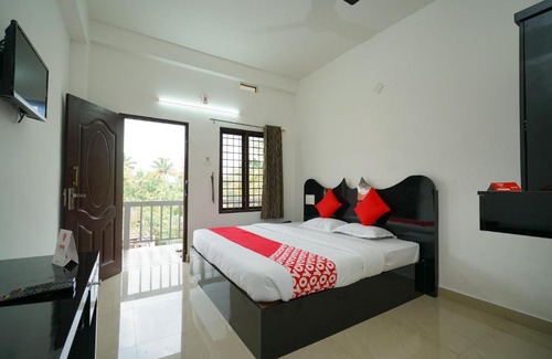 Adimaly Hotel | OYO 23388 Fathima Residency