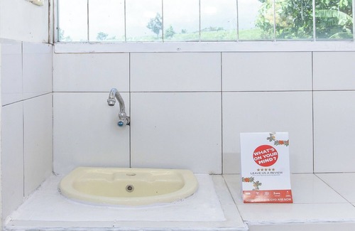 Pandaan Hotel | OYO 2415 Ibma Smart Syariah