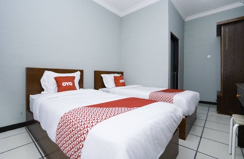 Bojonegoro Hotel | OYO 2493 Lotus Hotel Syariah