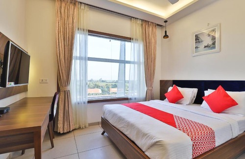Bharuch Hotel | OYO 26587 The Grand Vatika