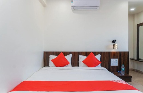 Parner Hotel | OYO 27051 Karishma Palace