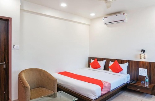 Parner Hotel | OYO 27051 Karishma Palace