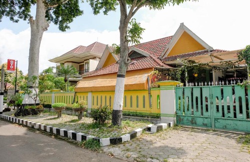 Klojen Hotel | OYO 2772 Jonas Homestay