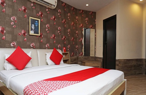 Diamond Harbour Hotel | OYO 28439 Skylark Hotel