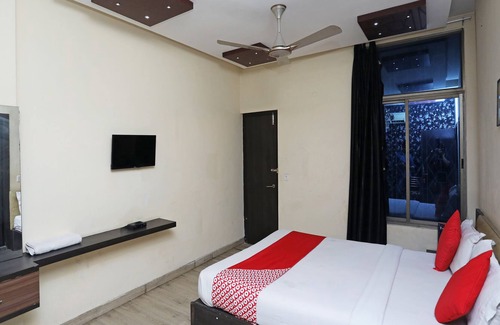 Diamond Harbour Hotel | OYO 28439 Skylark Hotel
