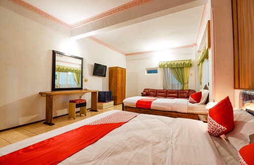 Pati Hotel | OYO 2855 Sartika Hotel Pati