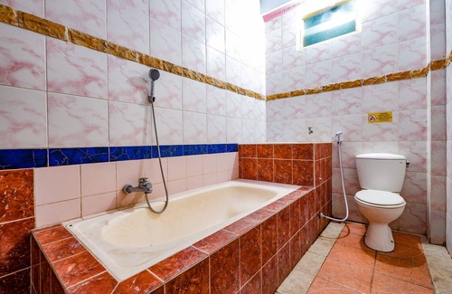 Pati Hotel | OYO 2855 Sartika Hotel Pati
