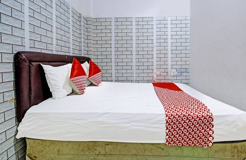 Pare Hotel | OYO 3012 Coupis Guesthouse Syariah