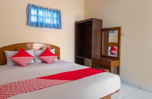 Cilacap Hotel | OYO 3024 Hotel Kebon Manis