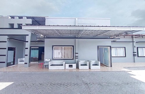 Palu Hotel | OYO 3175 Rich Homestay