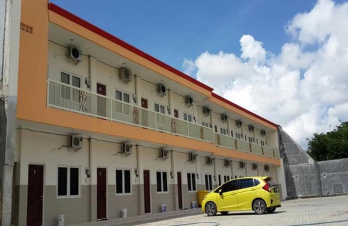 Sumenep Hotel | OYO 3271 Homestay Pandian