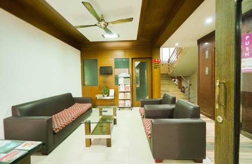 Shenoys Hotel | OYO 3633 Nanda Inn
